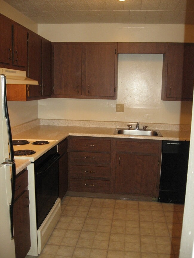 Building Photo - Pebble Creek