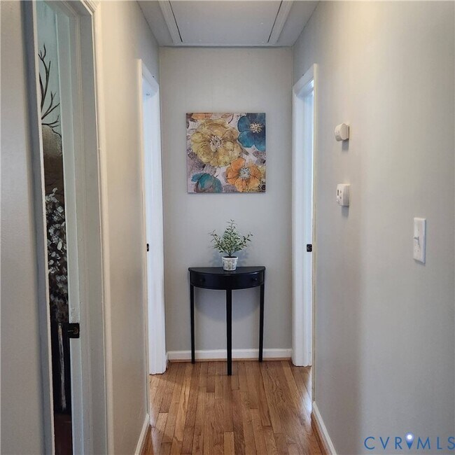 Foto del edificio - 9005 Pine Hill Rd