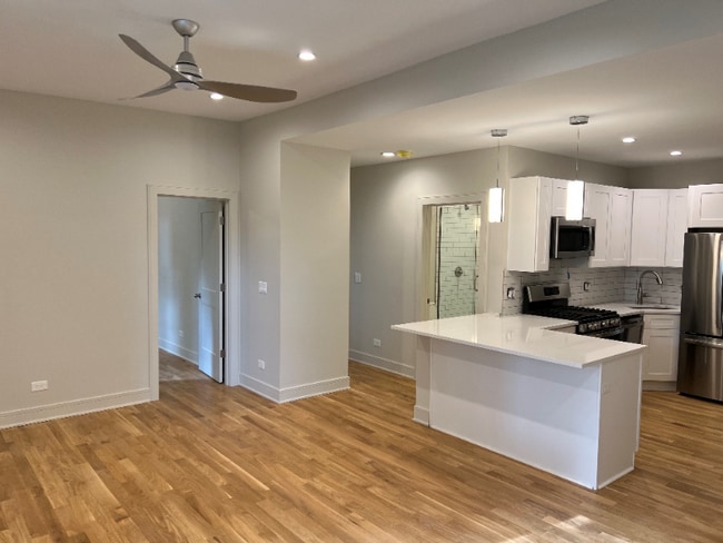 Photo - 2556 N St Louis Ave (Chicago, IL) Apartment