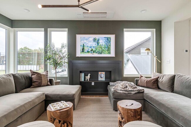 Building Photo - 1117 3rd Ave S