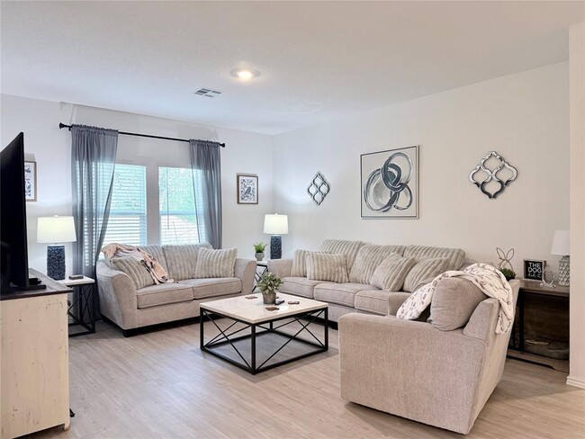 Building Photo - 1220 Acorn Oak Dr