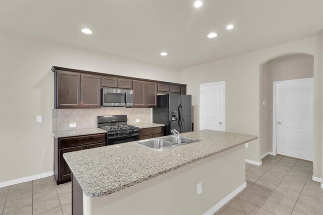 Building Photo - 2880 Donnell Dr