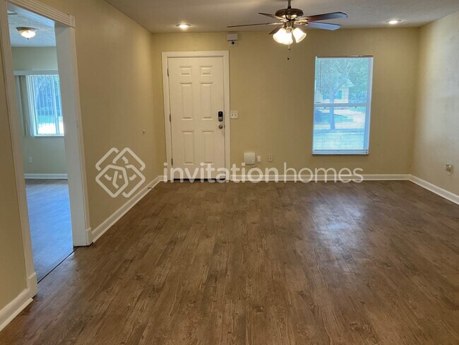 Building Photo - 608 Ivanhoe Way