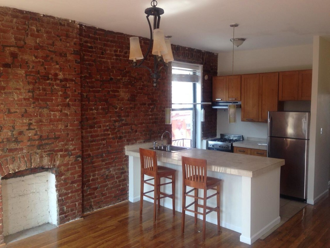 Primary Photo - 941 Willoughby Ave