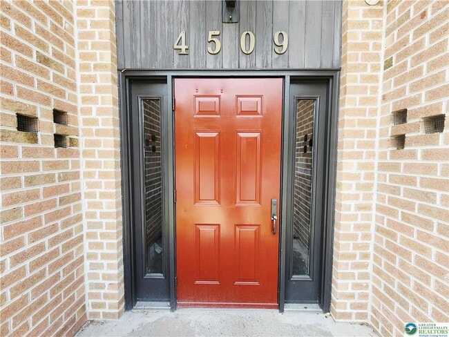 Building Photo - 4509 N Hedgerow Dr
