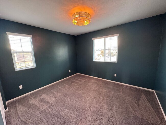 Foto del edificio - Large Newer Home - 4 Bedroom / 3 1/2 Bath