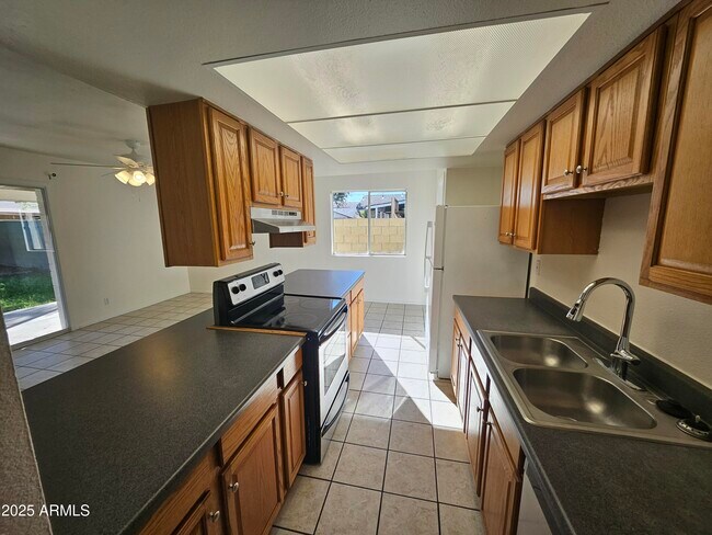 Foto del edificio - 513 N Apache Dr