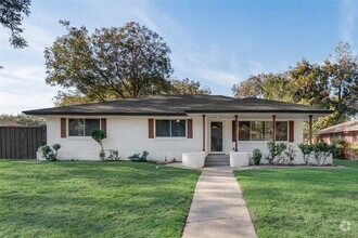 Building Photo - 4923 Haywood Pkwy
