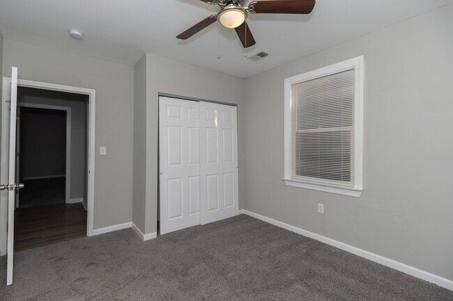 Foto del edificio - Beautiful 4 Bedroom 2 Bathroom Home in Kansas City!