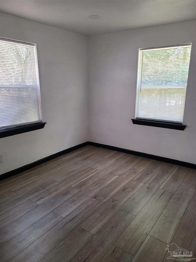 Building Photo - 701 Armenia Dr