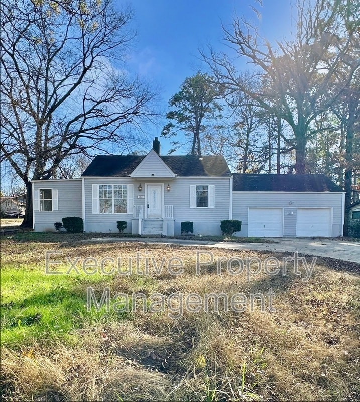 Foto principal - 1341 Pineview Rd