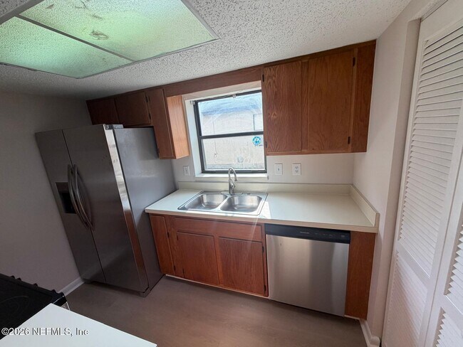 Foto del edificio - 5557 Greatpine Ln S