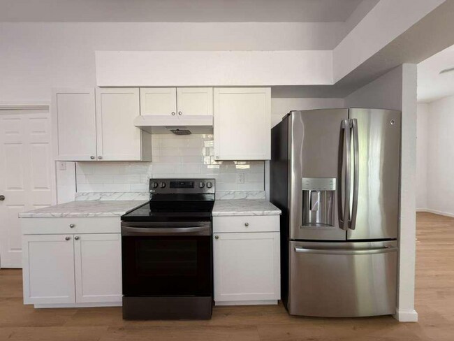 Foto del edificio - 4135 Sunrise Pt Dr