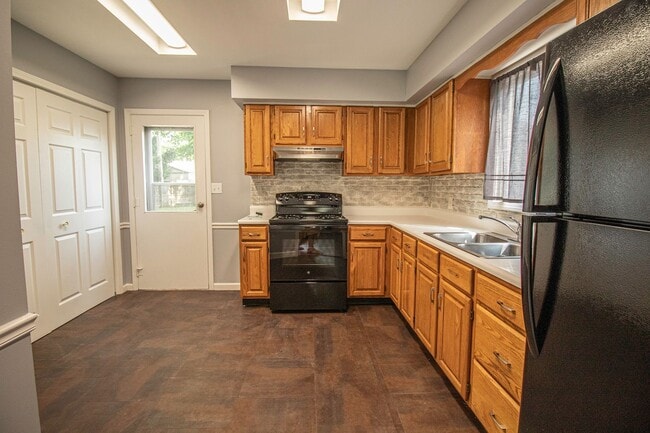Foto del edificio - UPDATED COZY 2BR HOME IN HIGHLY DESIRABLE ...