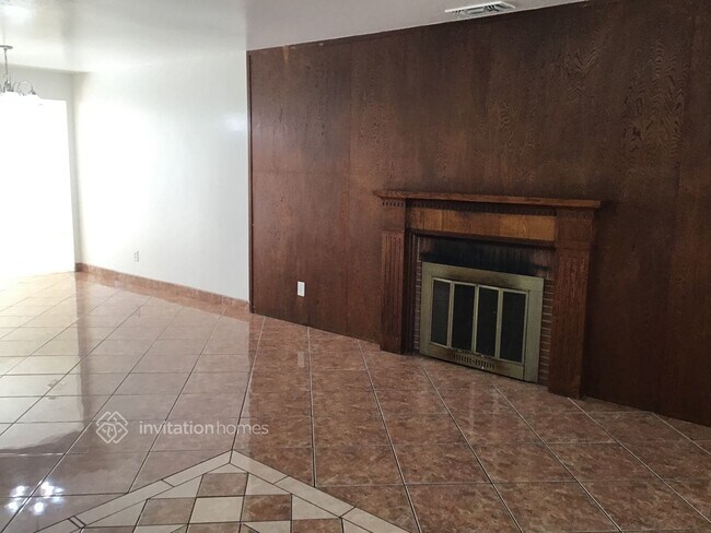 Building Photo - 708 Norwich Ct