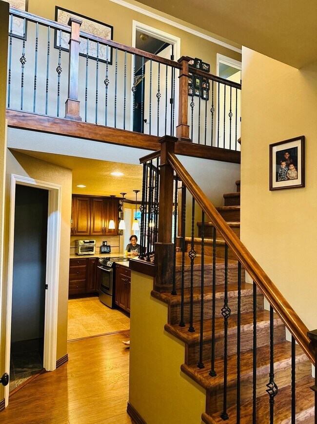 Building Photo - Beautiful Custom Newly Remodeled Home