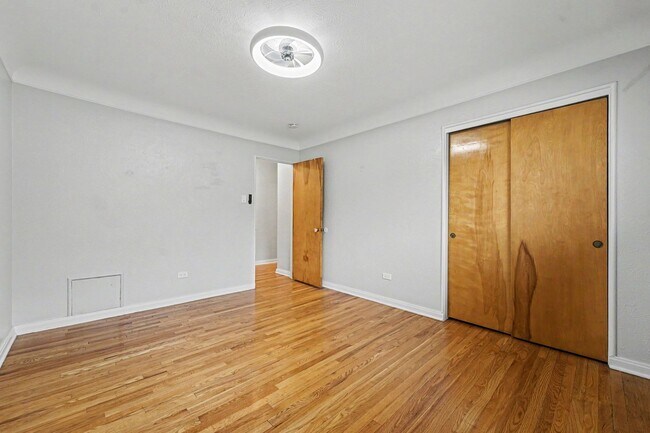 Foto del edificio - Bright Updated 2-Bed Condo with Vintage Charm Near Wash Park & Cherry Creek