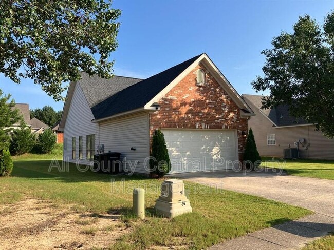 Foto del edificio - 2045 Forest Lakes Ln