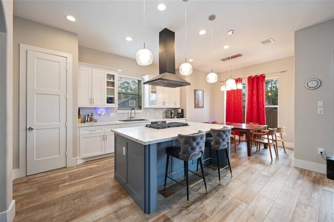 Foto del edificio - 4310 Fernwood Dr