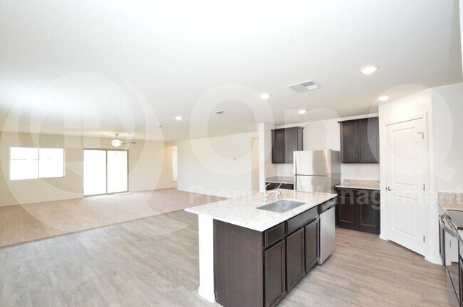 Building Photo - 1536 E Kendall Pl