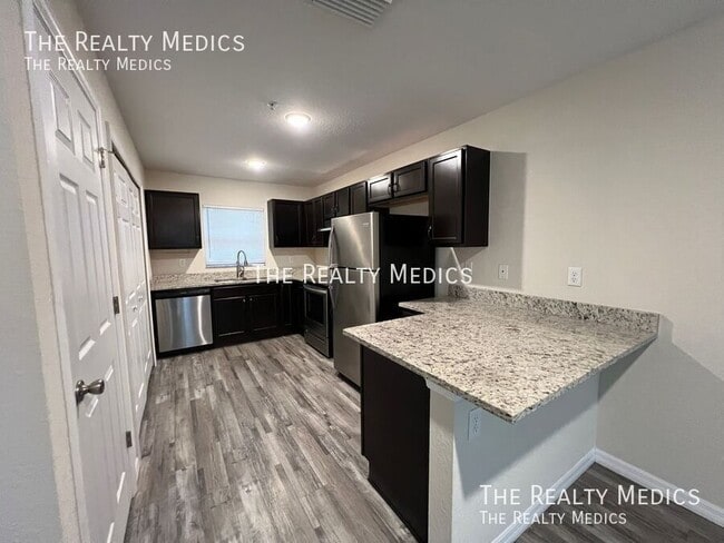 Building Photo - 106 Walnut Dr