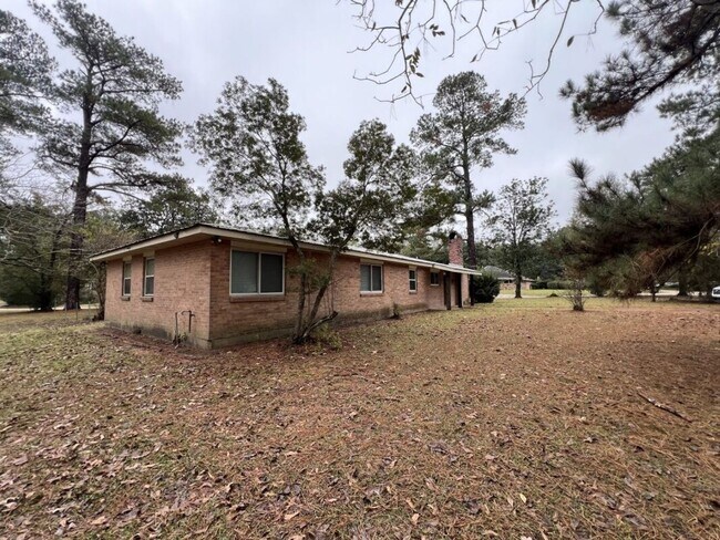 Foto del edificio - Spacious 4-bedroom 2.5-bathroom Home with Modern Upgrades