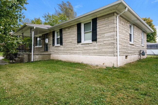 Building Photo - 5811 Dell Rose Dr