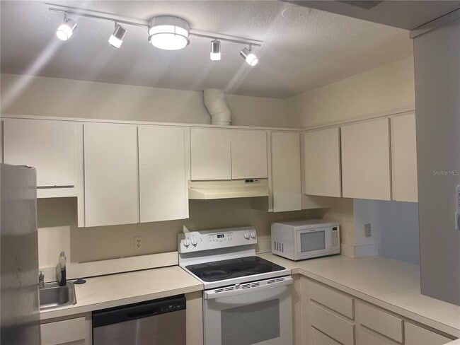 Building Photo - 1200 Tarpon Woods Blvd