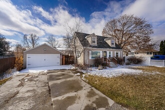 Building Photo - 2230 Canyon Dr