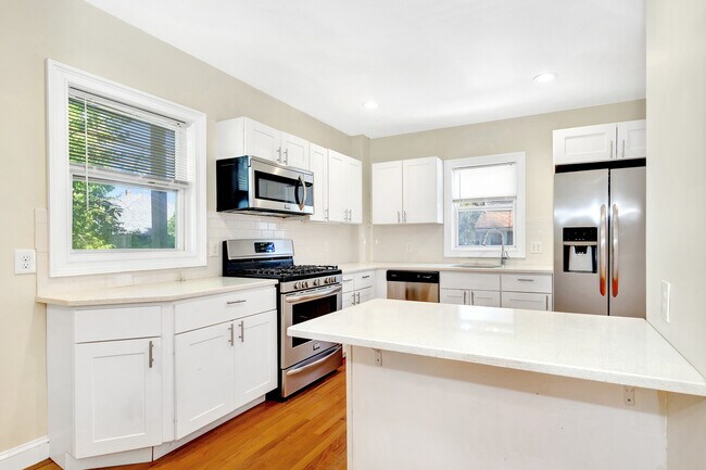 Foto del edificio - 9 Winter Hill Rd