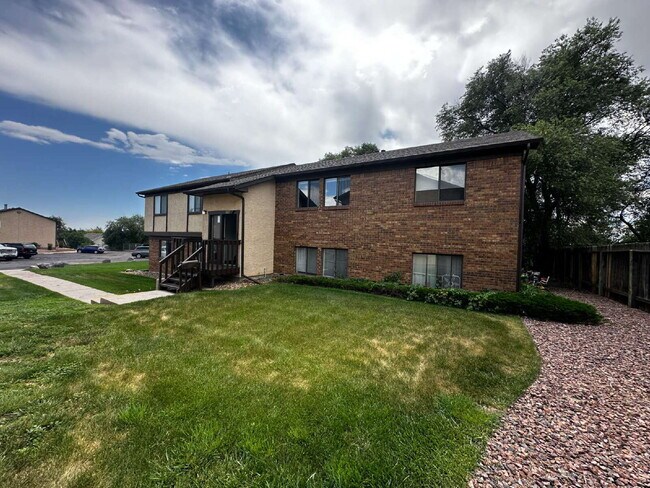 Building Photo - "Charming 2-Bed Condo Retreat in Colorado ...