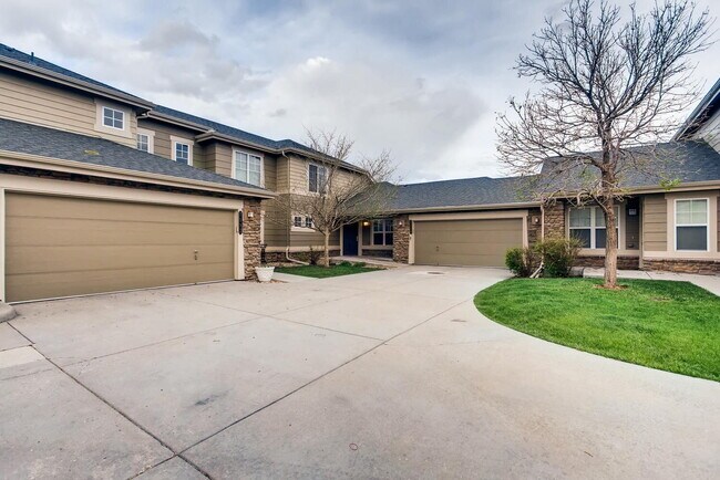 Building Photo - Gorgeous 5 Bed/4 Bath Townhome with Fully Finished Custom Basement! Cherry Creek Schools!