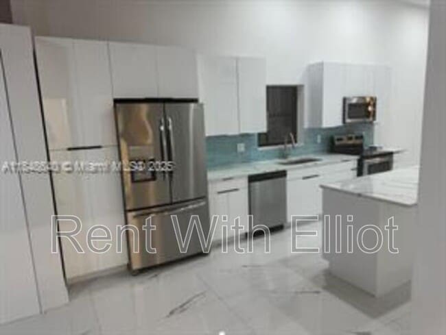 Foto del edificio - 2671 Parkview Dr S