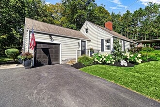 Building Photo - 15 Fineview Dr