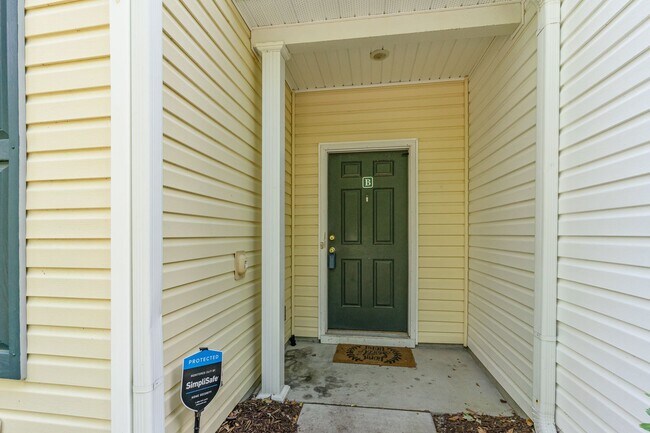 Foto del edificio - BEAUTIFUL - Lakefront Living – 3BR/3BA Tow...