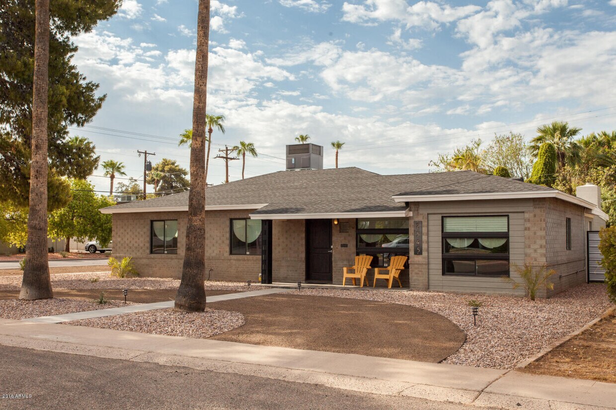 Primary Photo - 2545 E Turney Ave