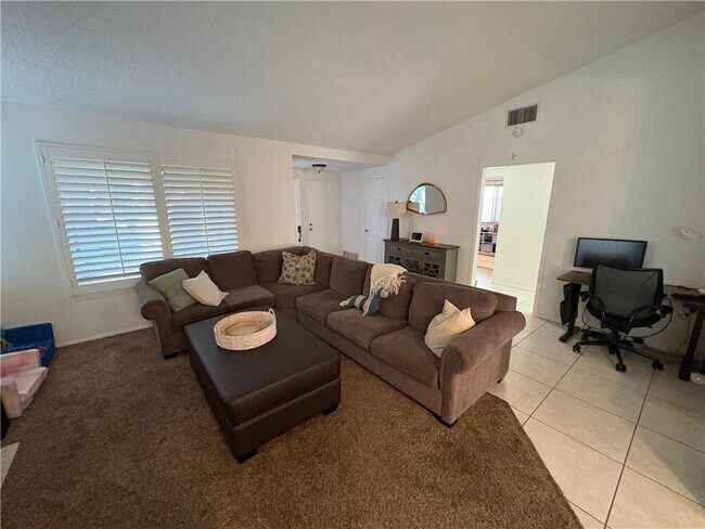 Foto del edificio - 4600 Vía Pamplona