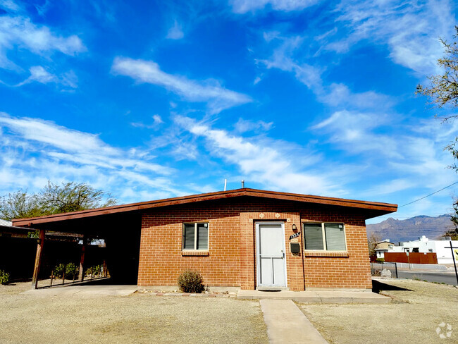 Building Photo - 1333 E Lee St