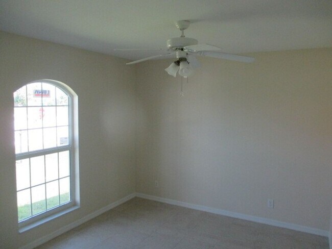 Foto del edificio - SW Area Home with a Den