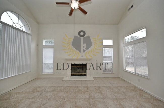 Foto del edificio - 2233 E Christopher Dr