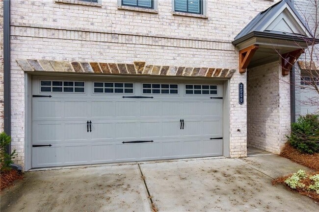 Building Photo - 2500 Skyland Dr NE