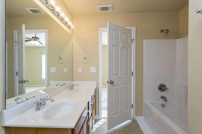 Foto del edificio - 1382 Rural Hill Rd