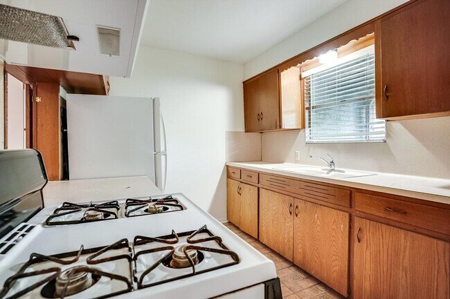 Foto del edificio - 3707 Tom Green St