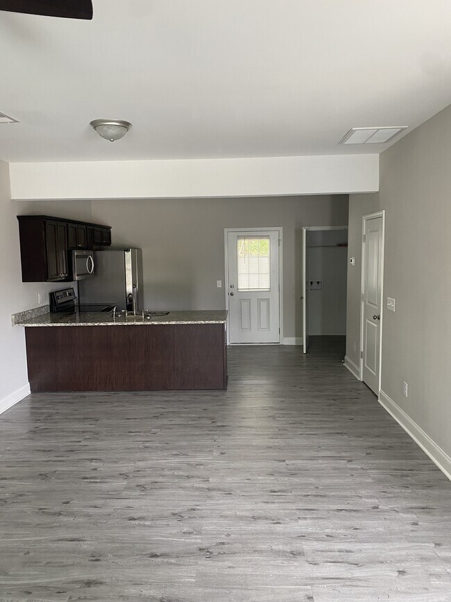 Foto del edificio - 110 Clark Branch Rd