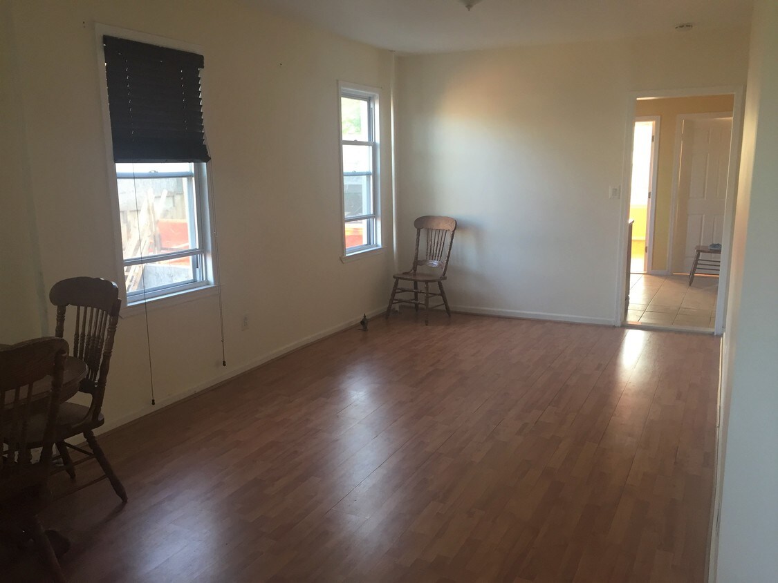 Primary Photo - Amazing 3 Bedroom in Middle Village