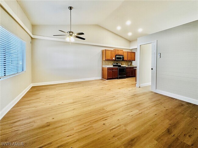 Foto del edificio - 826 Wiggins Pass Rd