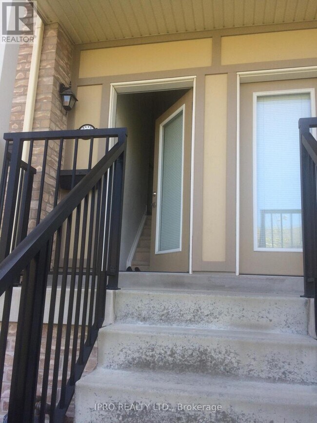 Photo du bâtiment - 3115-3115 Boxford Cres