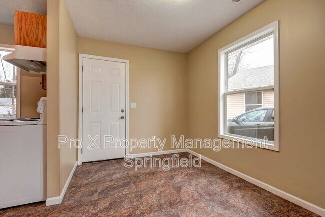 Foto del edificio - 652 N Belview Ave