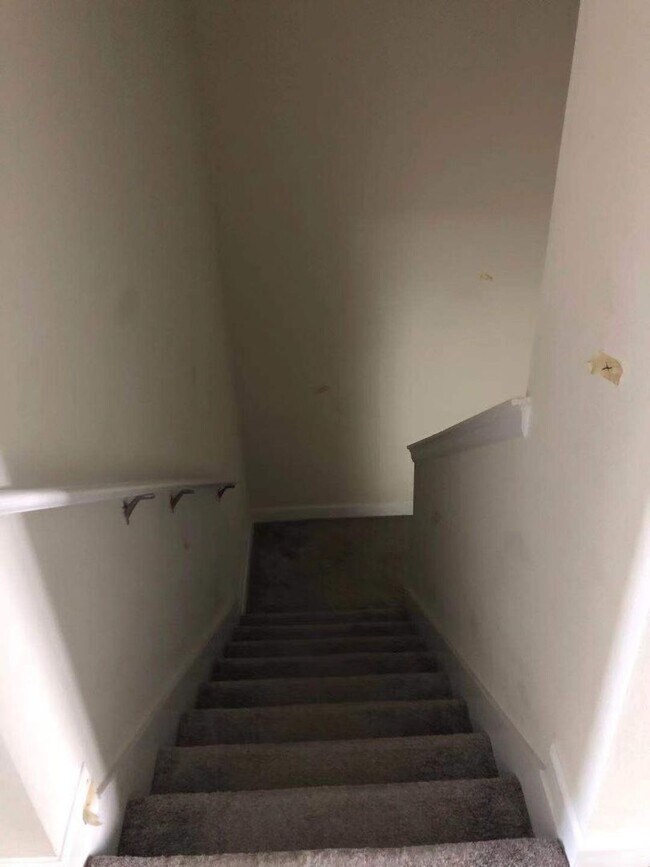 Building Photo - 3 Beds 2/1 Baths Townhouse for Rent in Sto...