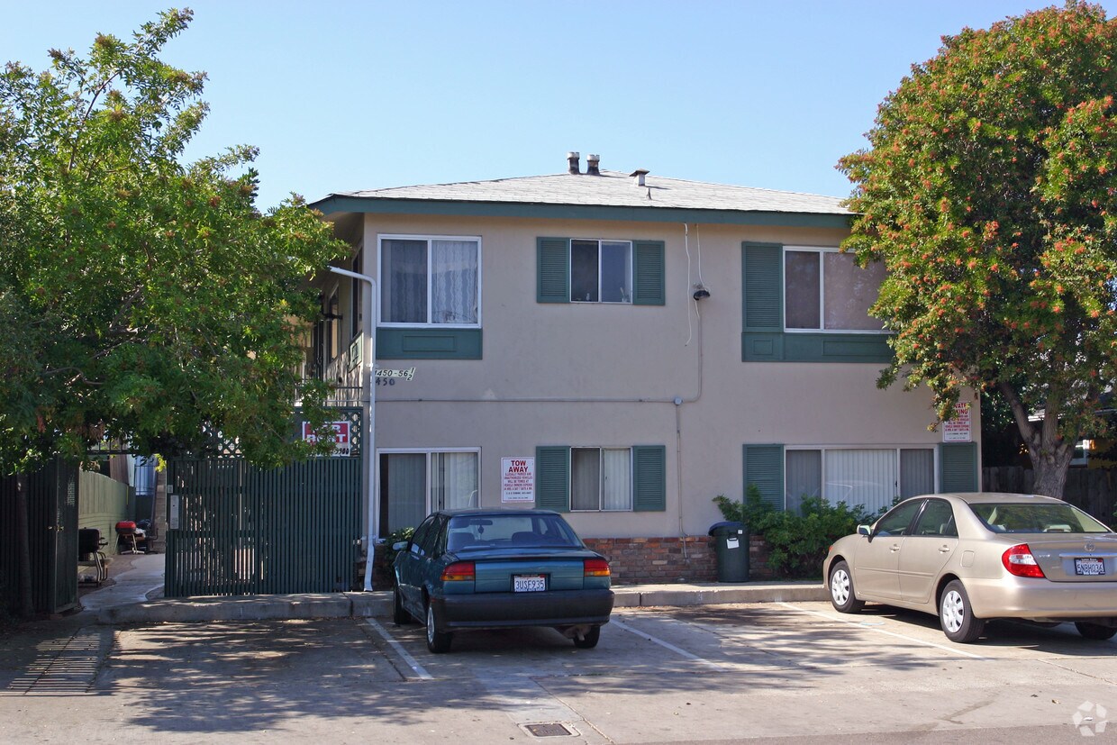 Building Photo - 4450-4456 Winona Ave